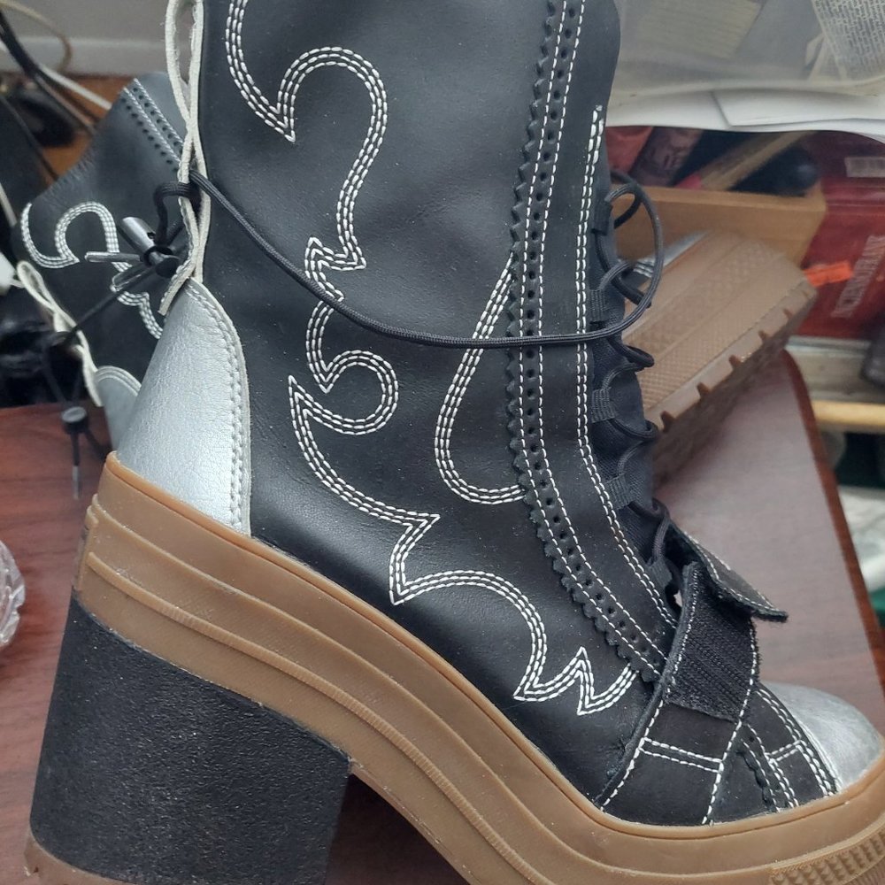 Convers - Picture 2 of 3